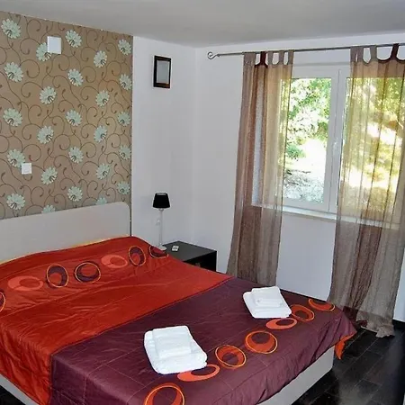 בית נופש Five Bedroom With Pool אורסאץ