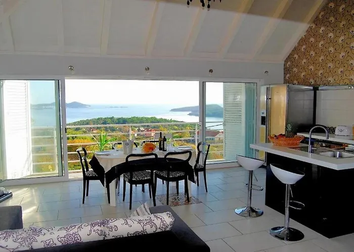 Five Bedroom With Pool Orašac