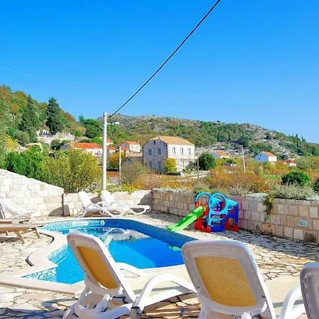 Feriehus Five Bedroom With Pool Orašac