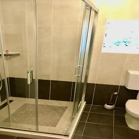 Five Bedroom With Pool *