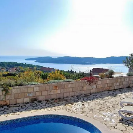 Five Bedroom With Pool Feriehus