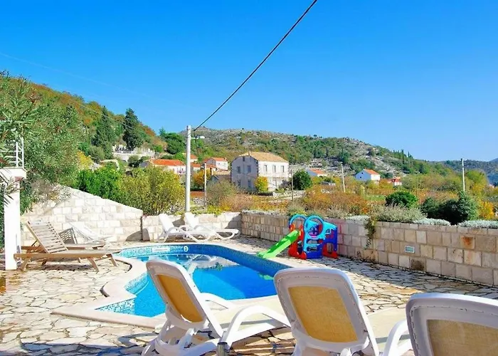 펜션 Five Bedroom With Pool 오라사크