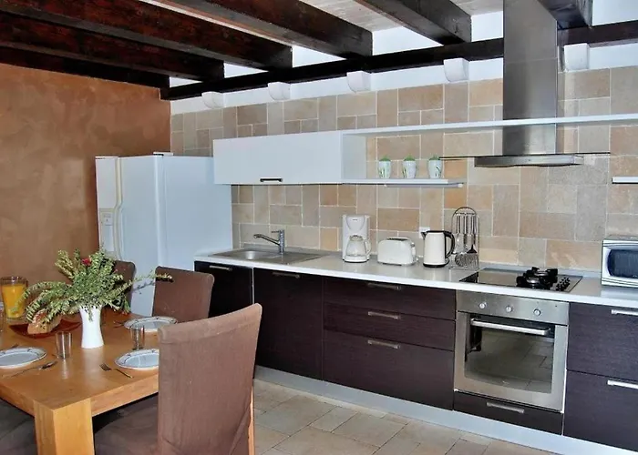 Five Bedroom With Pool 펜션 오라사크