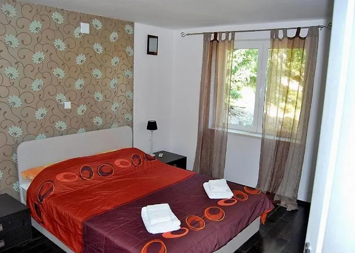 펜션 Five Bedroom With Pool 오라사크